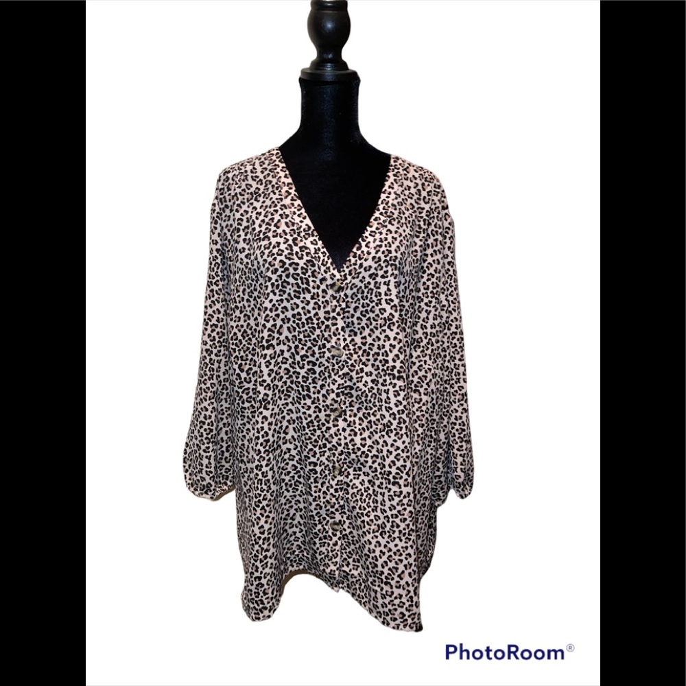 Maurices long sleeve leopard button up v neck blouse 3X polyester EUC